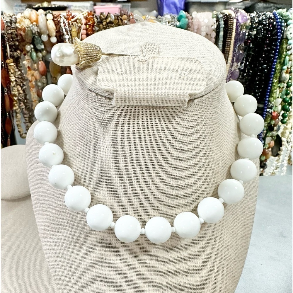 Vintage 1950's White Acrylic Necklace Round Beaded Choker Retro Mod Summer